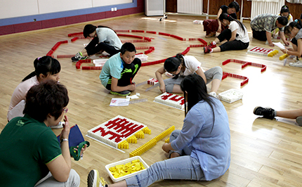琉璃廠小學多米諾慶“七一”?