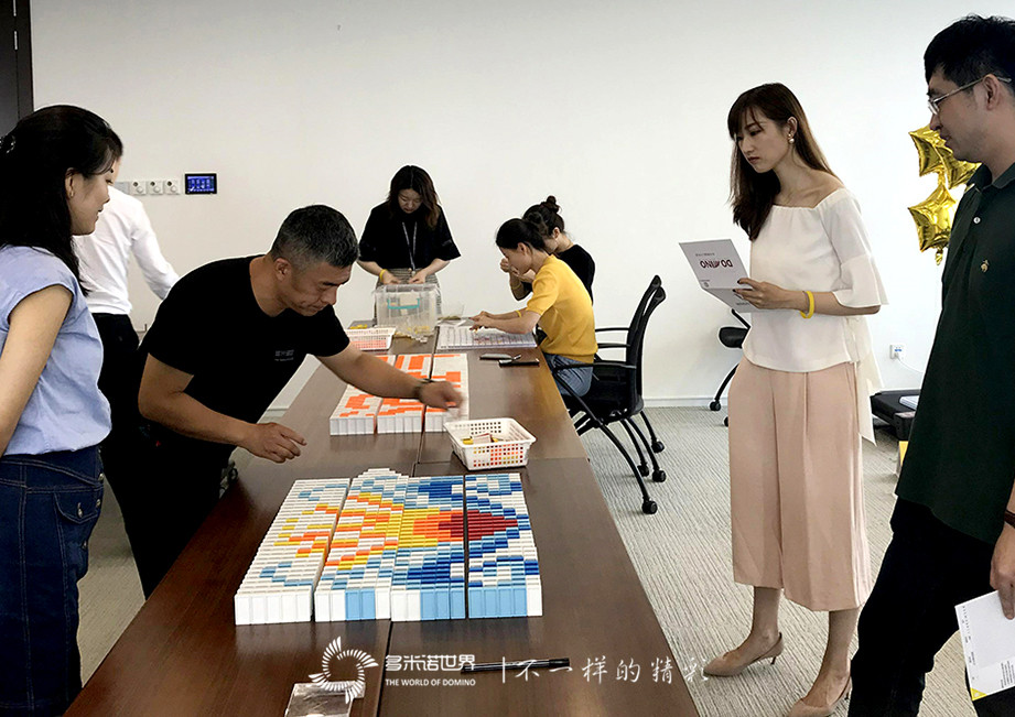 激情挑戰桌上創意多米諾