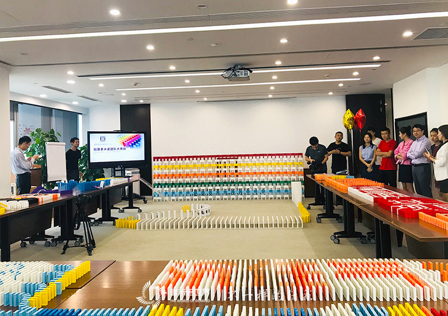 激情挑戰桌上創意多米諾