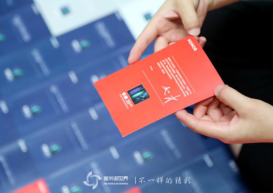 多米諾世界攜手榮耀共創”世界最大賀卡拼圖“吉尼斯世界紀錄