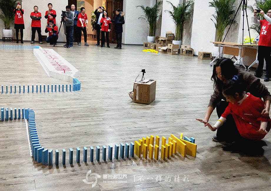 東軟賀新春，多米諾送祝福