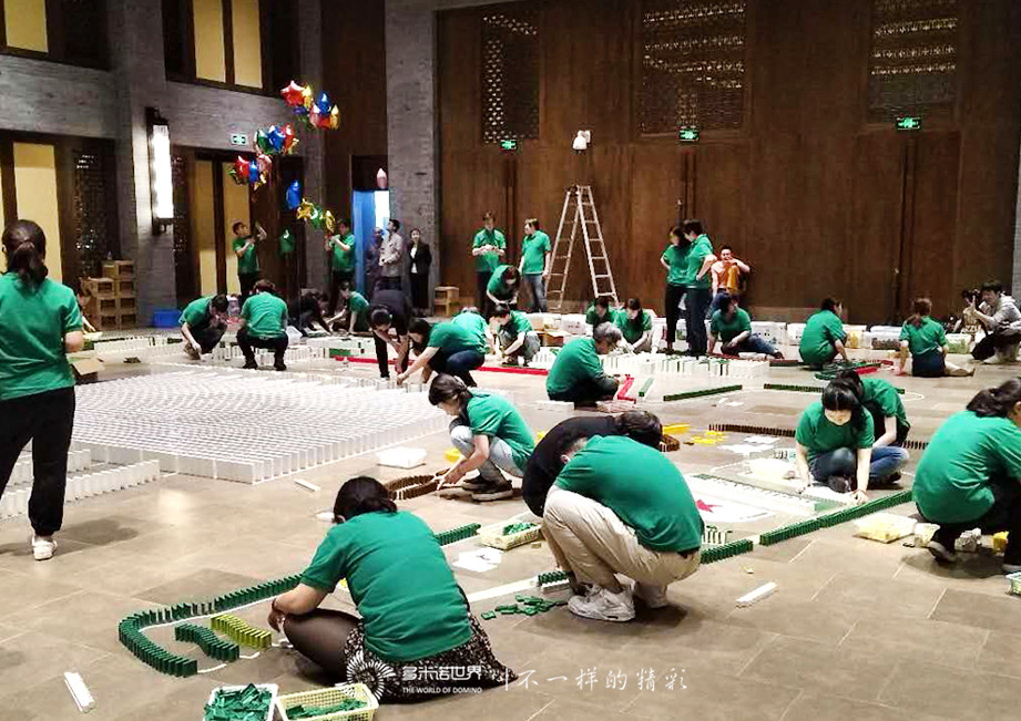 喜力，一次無與倫比的多米諾團隊建設