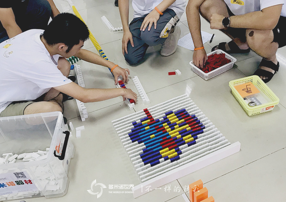 地平線大學2019班無限創意打造精彩多米諾世界