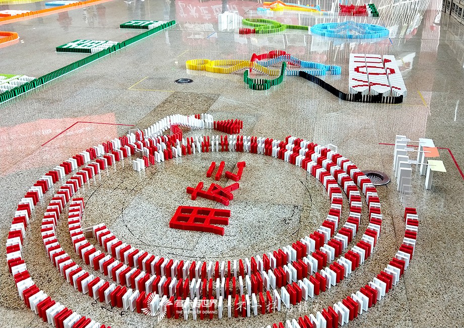 再出發、世界級-用友新員工創意多米諾團隊挑戰賽