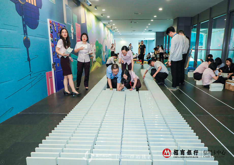 招行培訓師共碼骨牌，多米諾長卷喜迎教師節