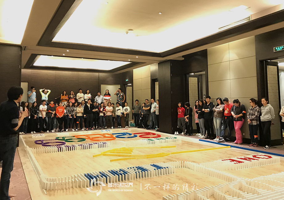 施貴寶再次組隊向多米諾運動發(fā)起挑戰(zhàn)