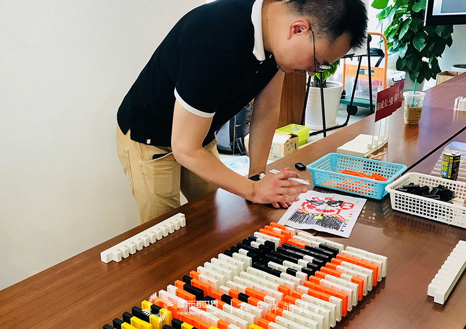 激情挑戰桌上創意多米諾