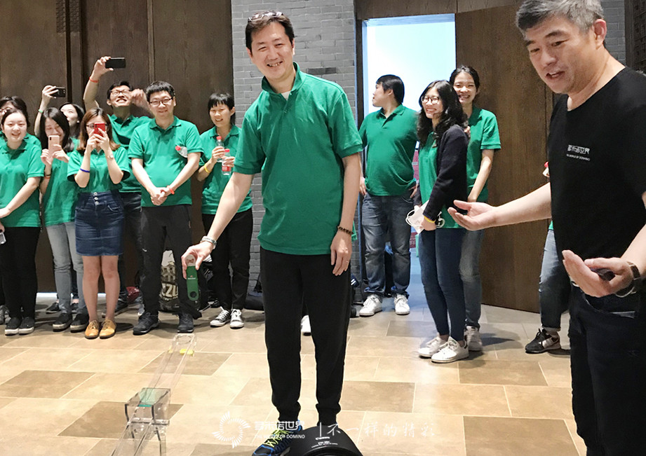 喜力，一次無與倫比的多米諾團隊建設