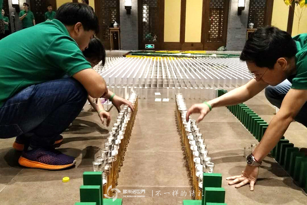 喜力，一次無與倫比的多米諾團隊建設