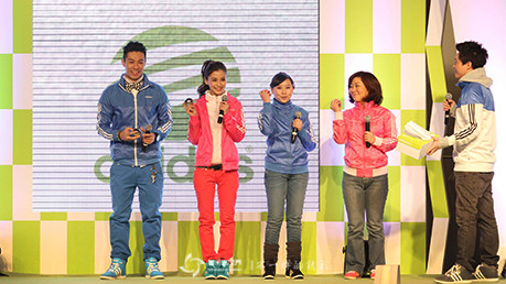 阿迪達斯大型多米諾骨牌表演