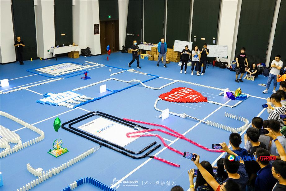 騰訊新聞聯合團建多米諾極限挑戰