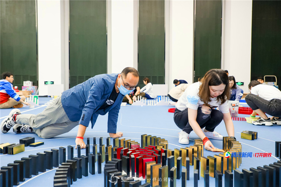 騰訊新聞聯合團建多米諾極限挑戰