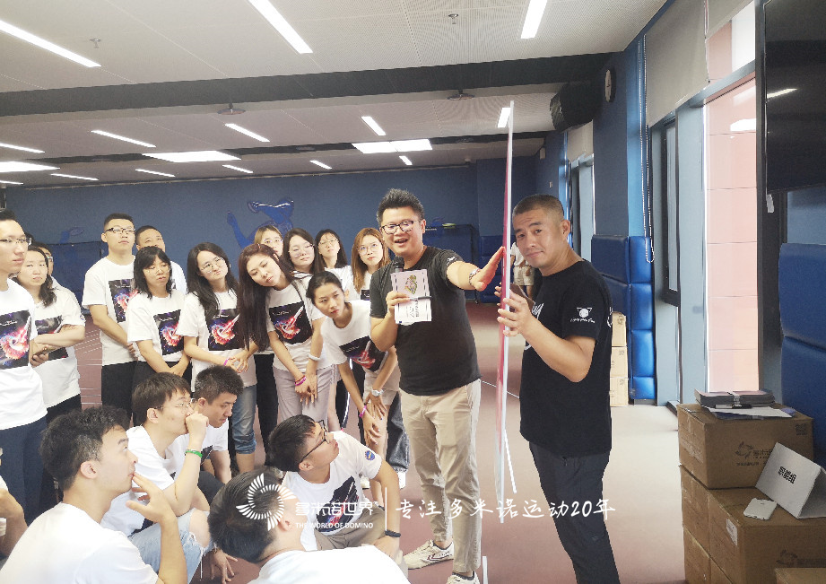 以多米諾骨牌的方式開啟一場有趣的項目交付體驗